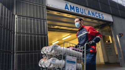 Technician delivering medical gases 1
