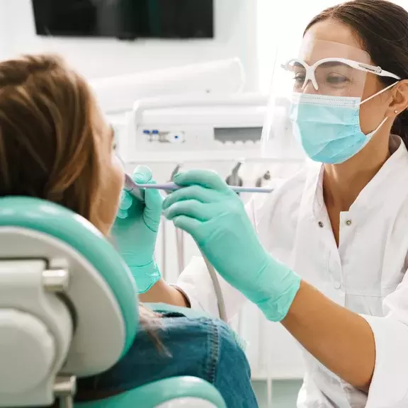 Consultation avec un chirurgien-dentiste