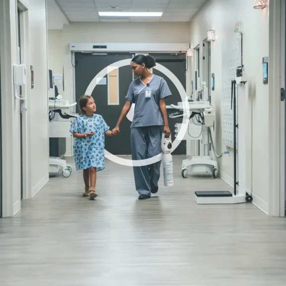 Infirmière avec une bouteille Oyan